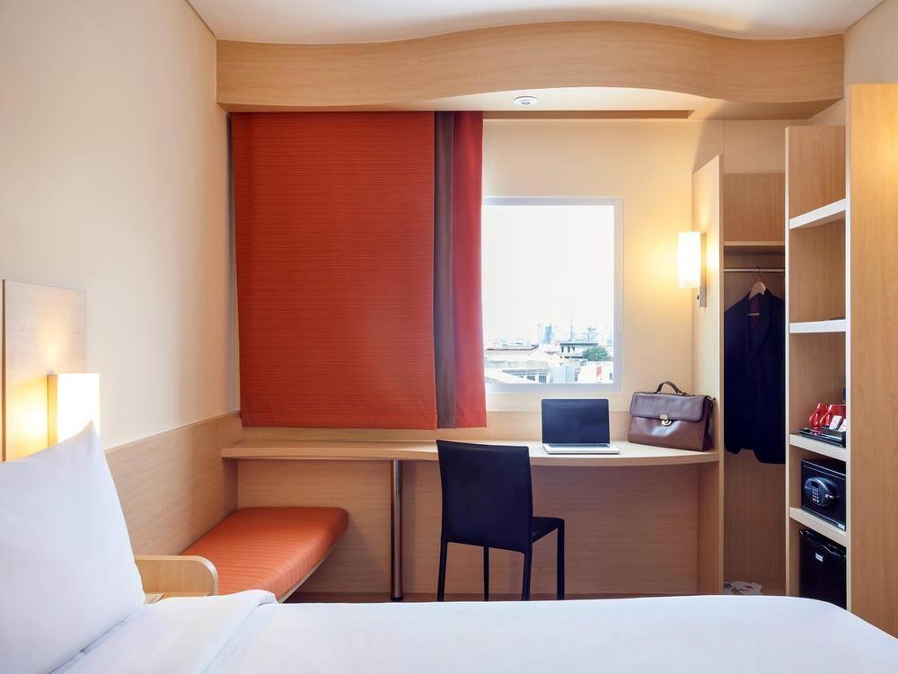 Ibis Jakarta Harmoni Luaran gambar