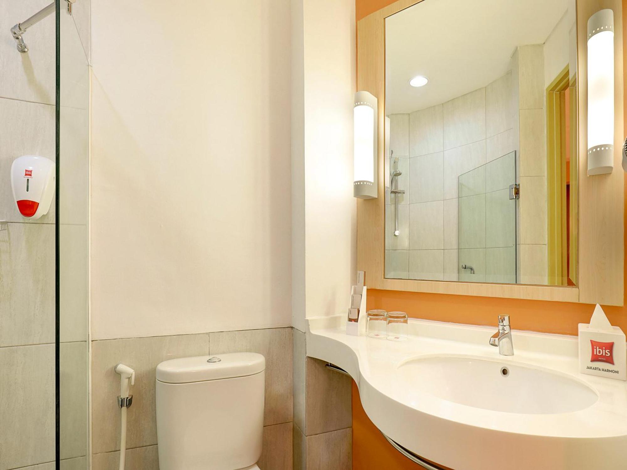 Ibis Jakarta Harmoni Luaran gambar