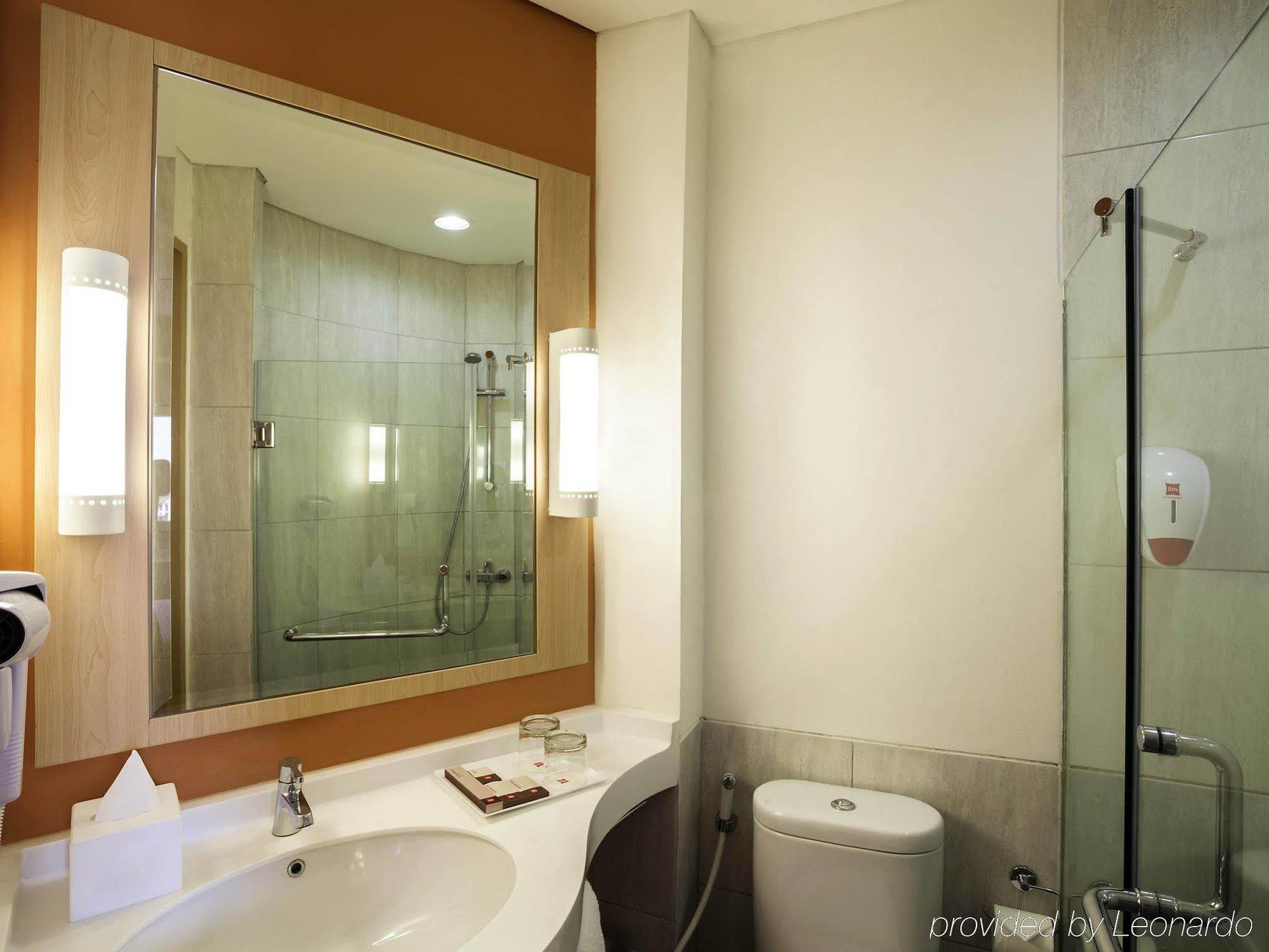 Ibis Jakarta Harmoni Luaran gambar