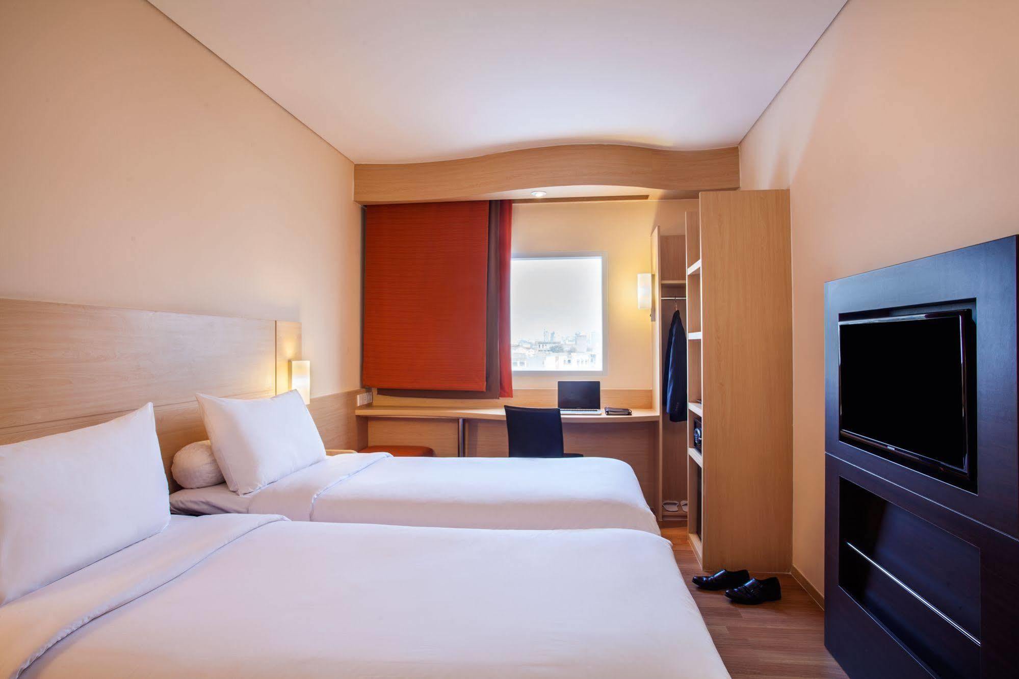 Ibis Jakarta Harmoni Luaran gambar