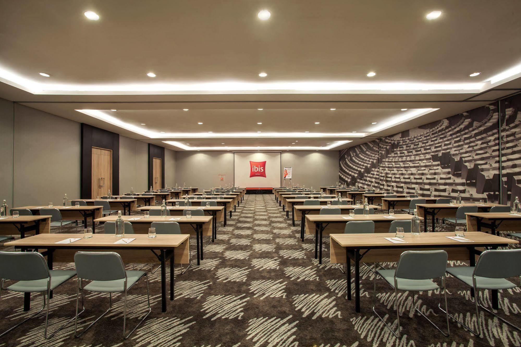 Ibis Jakarta Harmoni Luaran gambar