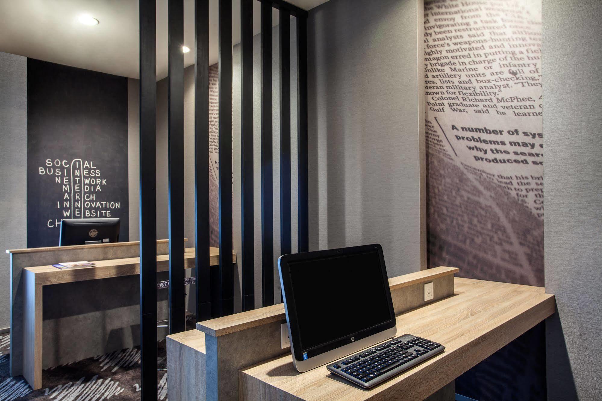 Ibis Jakarta Harmoni Luaran gambar
